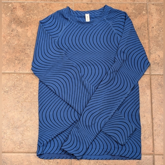 Athelta momentum Long Sleeve Shirt - Picture 1 of 5